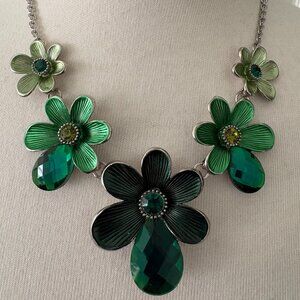 Green Flower Necklace 18 Inches